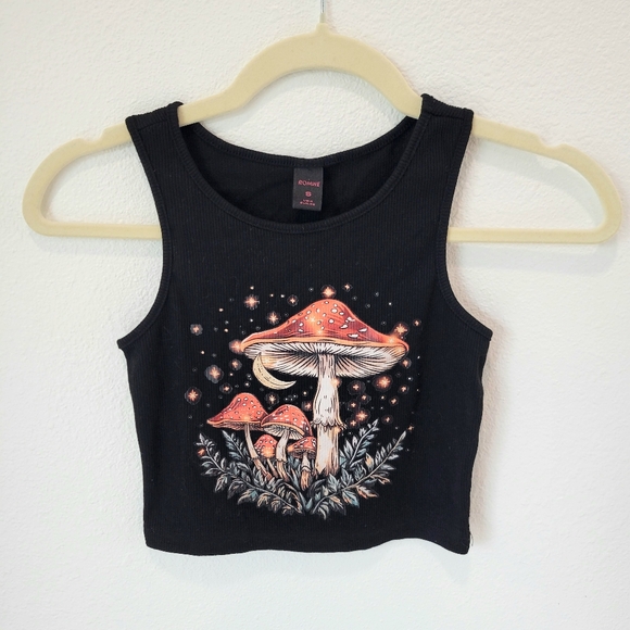 ROMWE Tops - Romwe Women's S Black Cropped Tank Red Amanita Mushroom Graphic